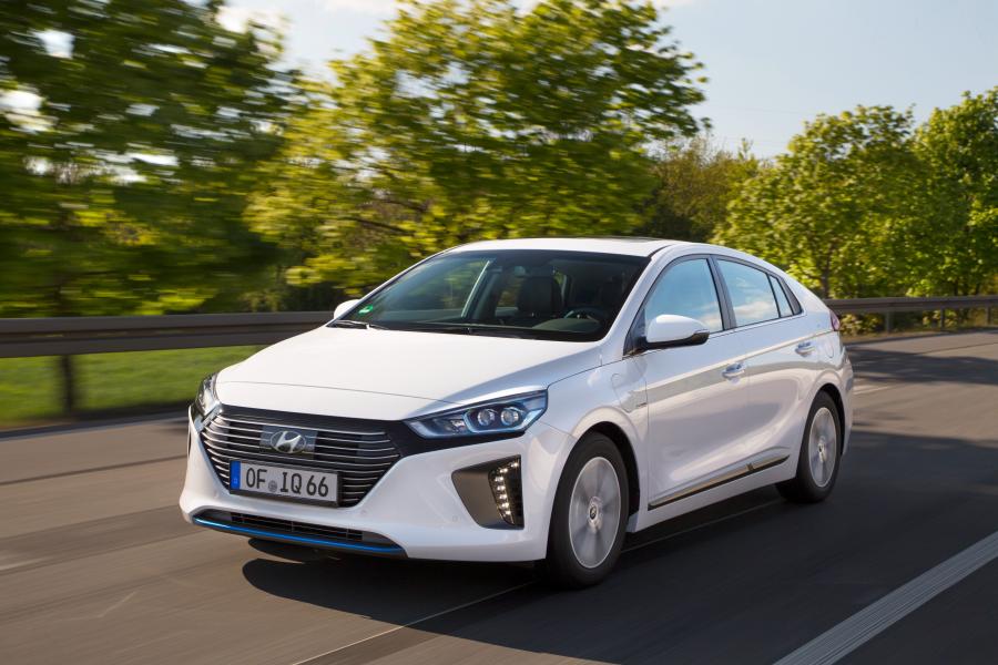  Hyundai IONIQ plug-in (AE) 2016 года  (фото 26 из 42)